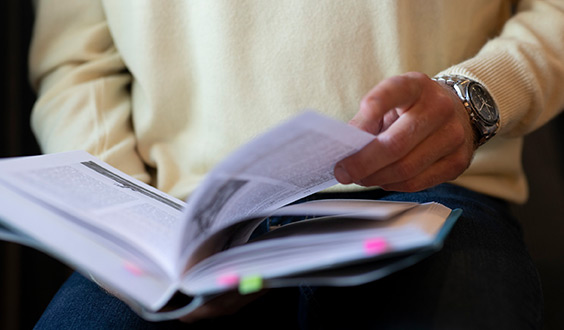 Quintet Common Reporting Standard Thumb Do8i0434